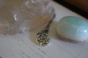 hag stone meaning